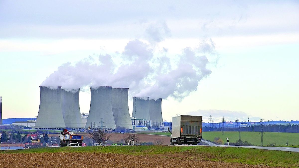 Německo zavírá tři jaderné elektrárny, zbývající skončí příští rok
